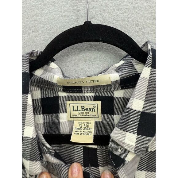 L.L. Bean Men Black Gray Plaid Slightly Fitted Button Down Flannel Shirt Size XL - Picture 3 of 7